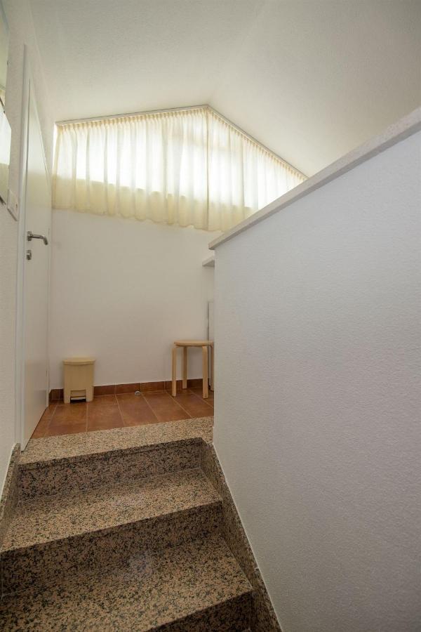 Apartments And Room Maestral Traù Esterno foto